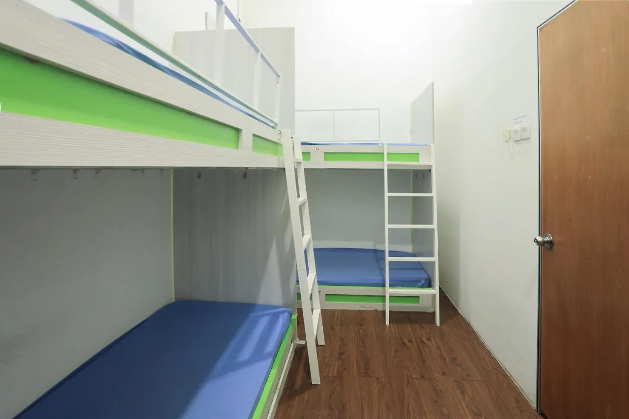 Spot On 90236 Zigzag Travellers Home Kuala Lumpur Ma­lay­sia